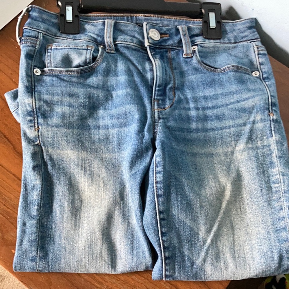 Amer. Eagle lightwash stretchy skinny jeans